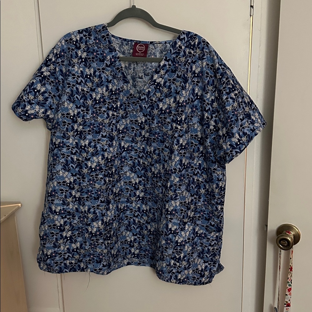 Divine Curves Blue Floral Scrub size 3X